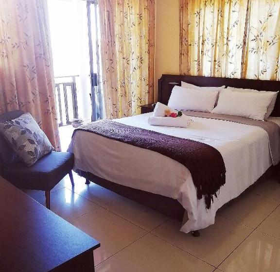 פנסיון Hilton Gardens Guesthouse