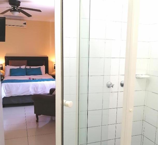 פנסיון Hilton Gardens Guesthouse