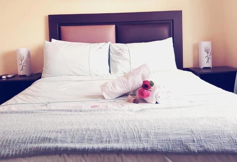 פנסיון Hilton Gardens Guesthouse