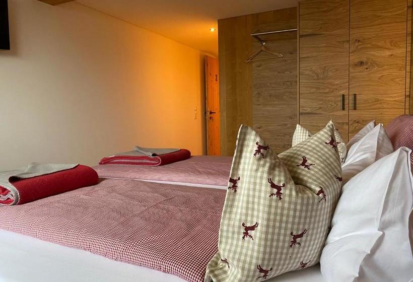 ユースホステル Gasthof Adler