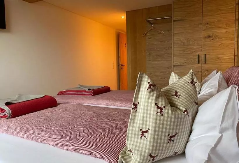 ユースホステル Gasthof Adler