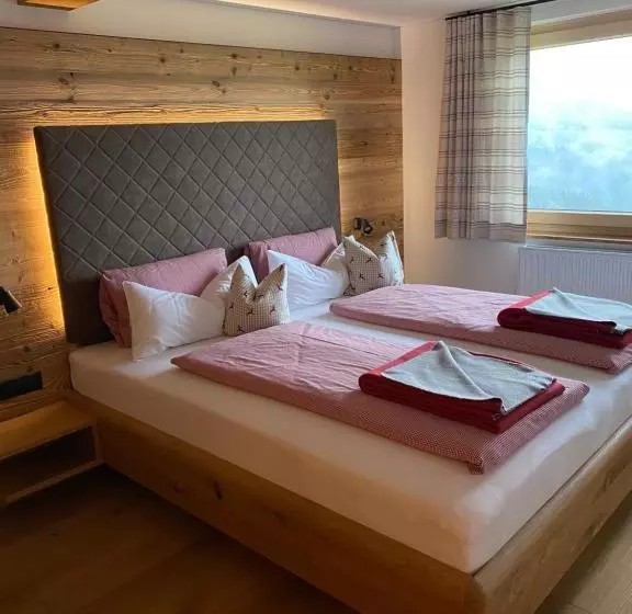 ユースホステル Gasthof Adler