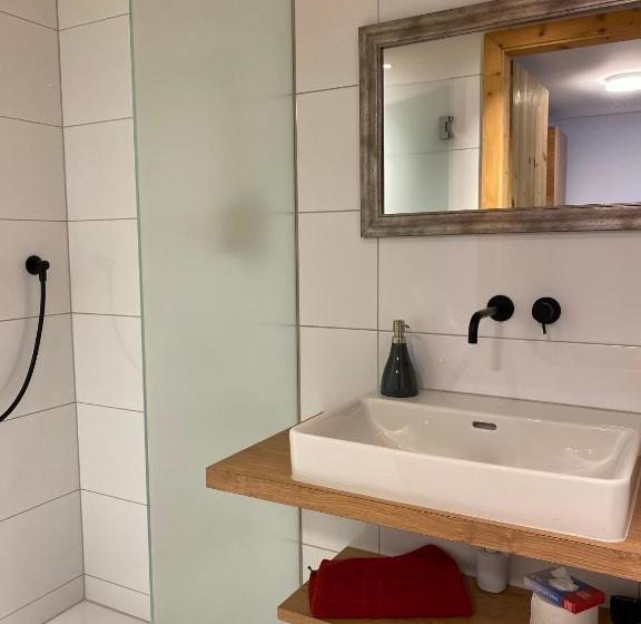 ユースホステル Gasthof Adler