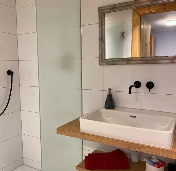 ユースホステル Gasthof Adler