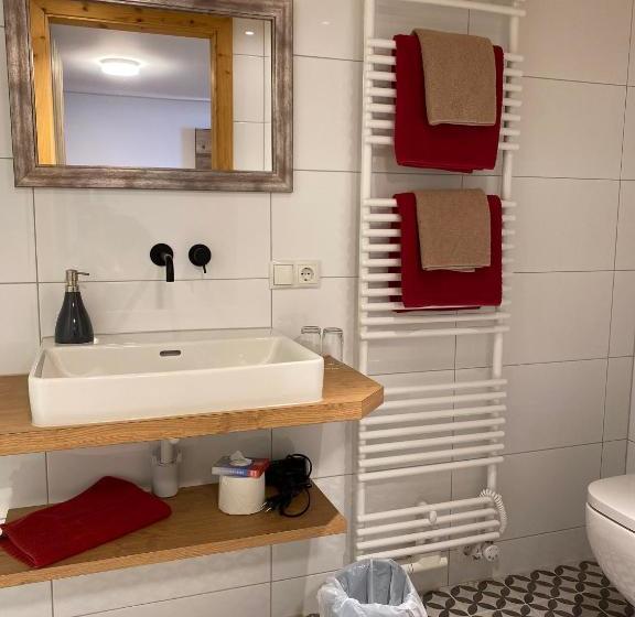 ユースホステル Gasthof Adler