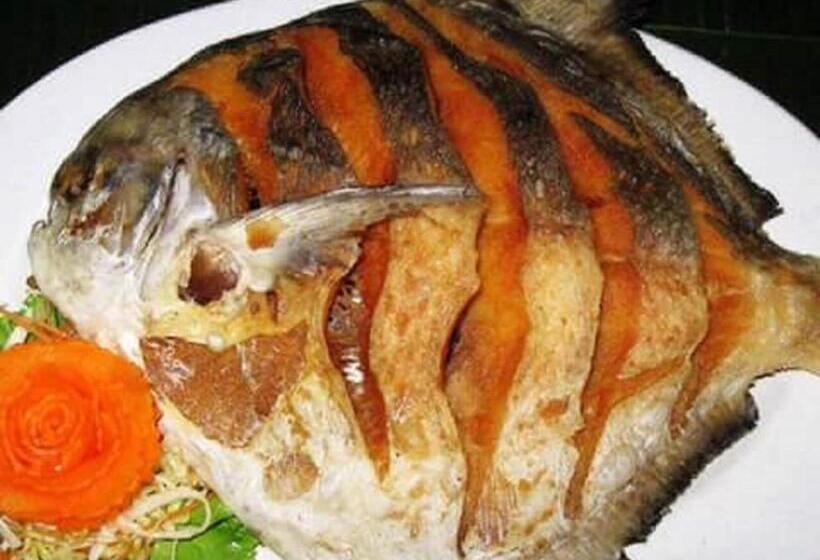 פנסיון Thatched Villa