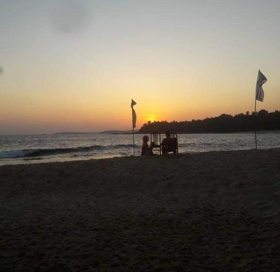 פנסיון Thatched Villa