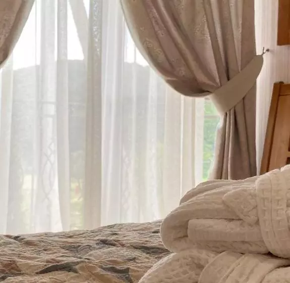 هاستل Mini Hotel Solnce Karpat