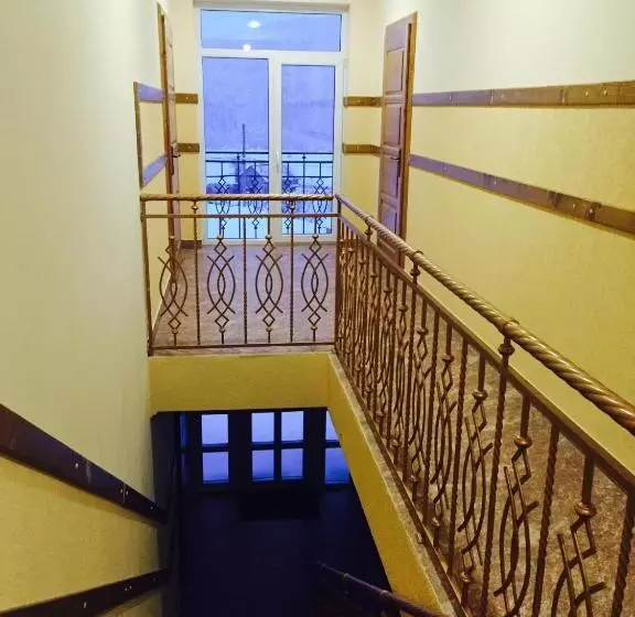 هاستل Mini Hotel Solnce Karpat