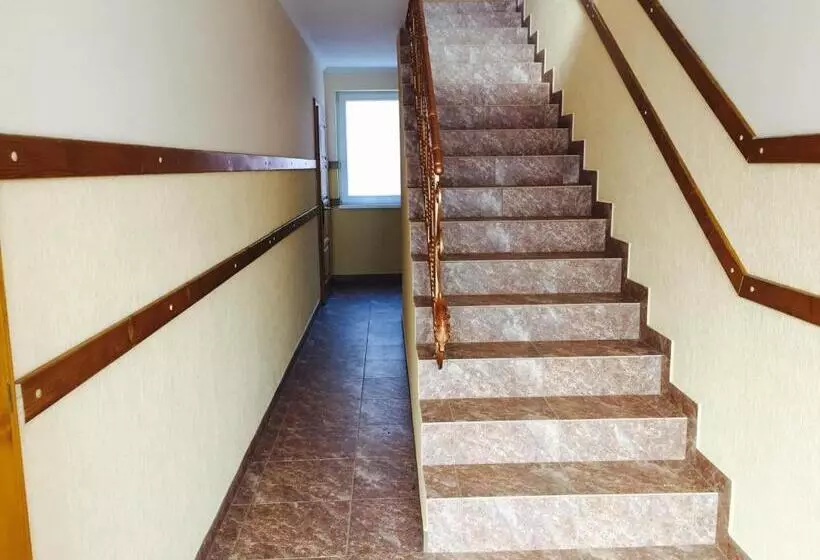 هاستل Mini Hotel Solnce Karpat