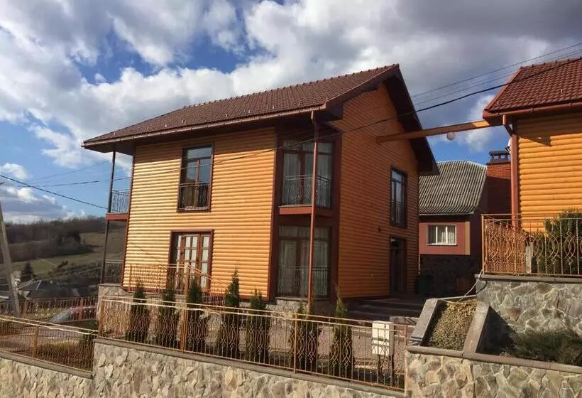 هاستل Mini Hotel Solnce Karpat