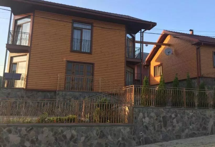 هاستل Mini Hotel Solnce Karpat