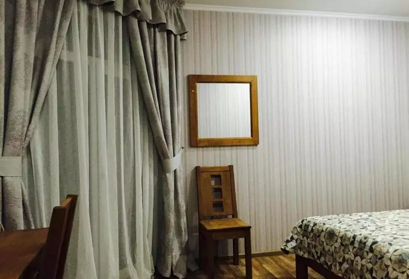 هاستل Mini Hotel Solnce Karpat
