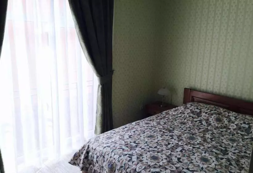 هاستل Mini Hotel Solnce Karpat