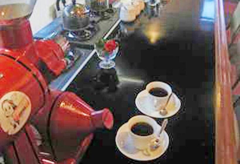 ペンション百万本のバラ A Million Roses