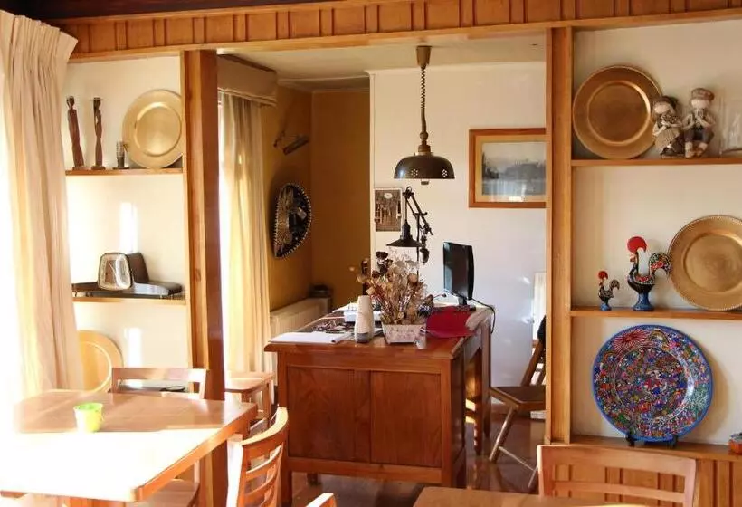 پانسیون Hostal Fernando De Magalhaes