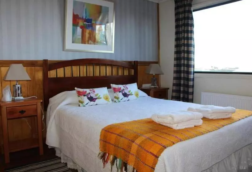 پانسیون Hostal Fernando De Magalhaes
