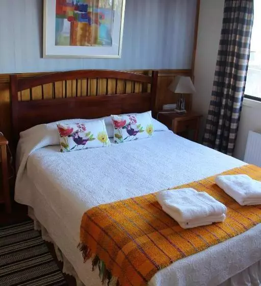 پانسیون Hostal Fernando De Magalhaes