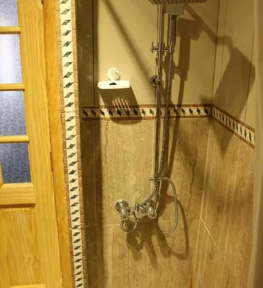 پانسیون Hostal Fernando De Magalhaes