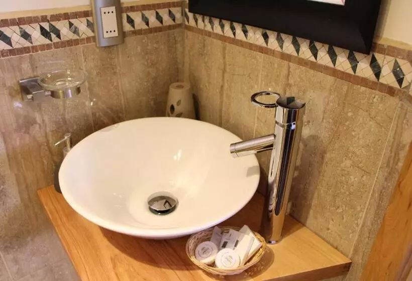 پانسیون Hostal Fernando De Magalhaes