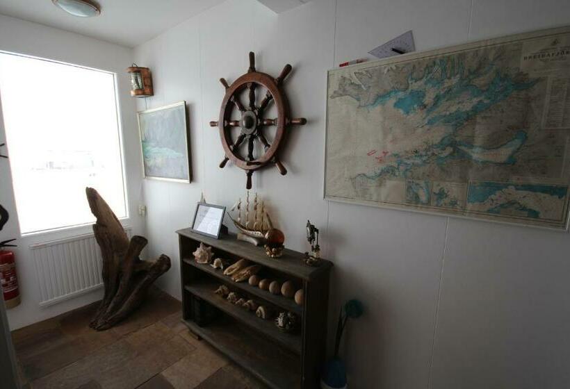 پانسیون Hamrahlíð 9 Guesthouse