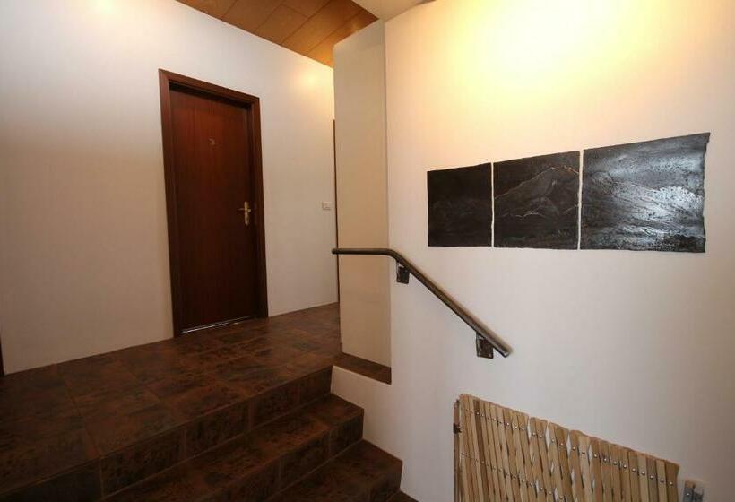 پانسیون Hamrahlíð 9 Guesthouse