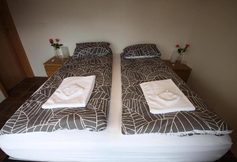 پانسیون Hamrahlíð 9 Guesthouse