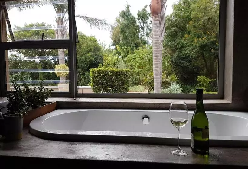 Majatalo 35 On Basil