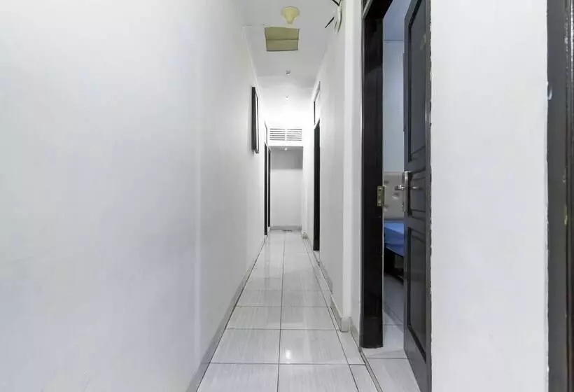 ペンション Reddoorz Near Gajah Mada Plaza 2