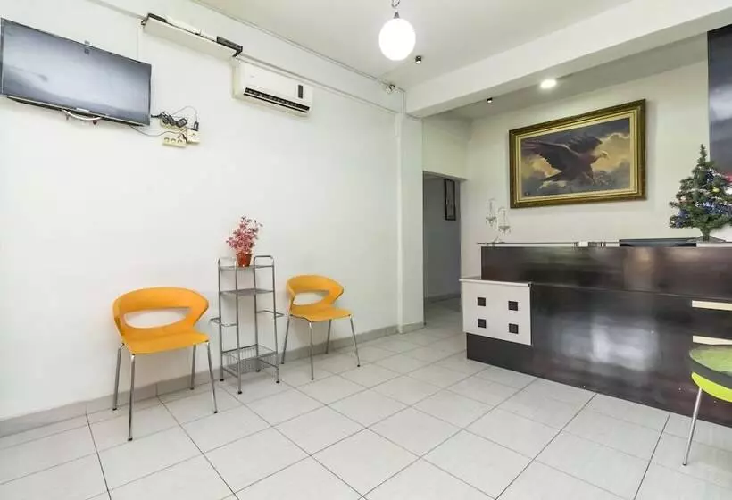 ペンション Reddoorz Near Gajah Mada Plaza 2