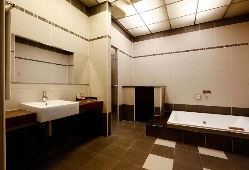 Treasure Island Motel Fengshan