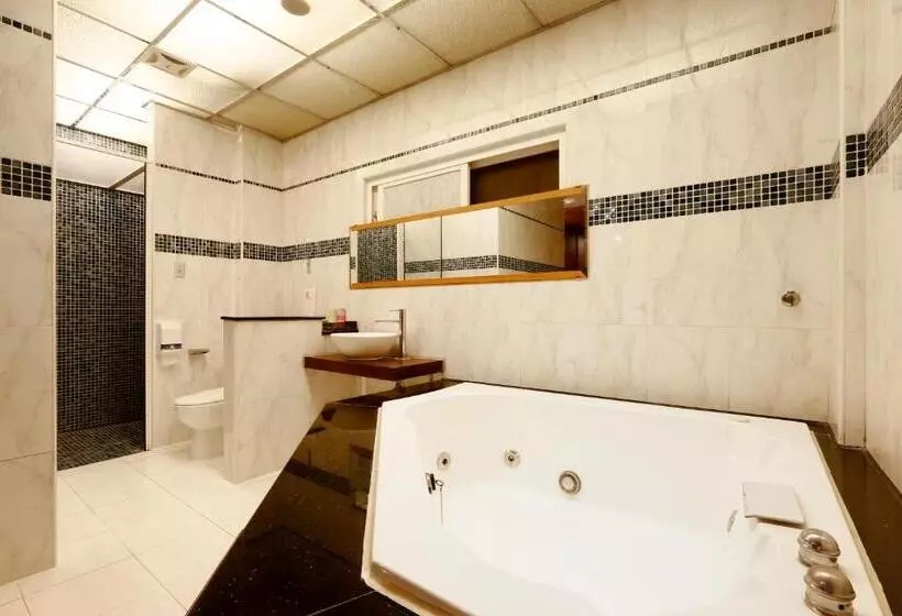 Treasure Island Motel   Fengshan