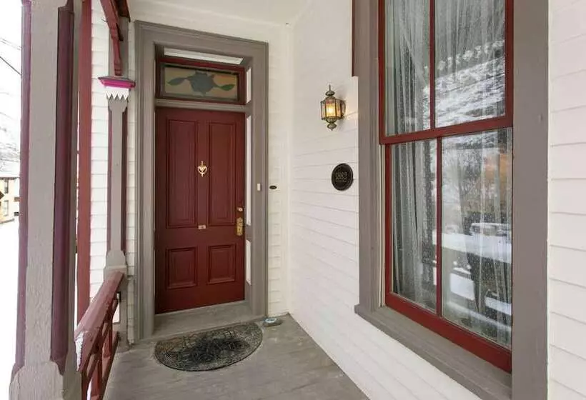 Rose Street Bed & Breakfast