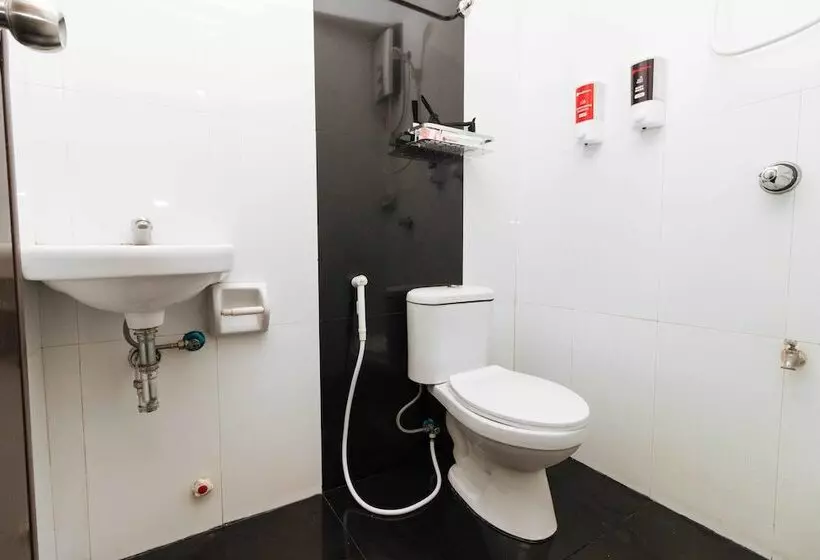 ホテル Reddoorz Near Bambang Station