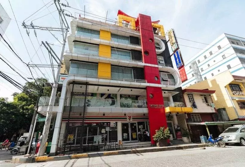 ホテル Reddoorz Near Bambang Station