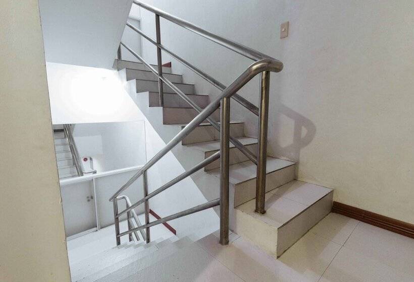 Hotel Reddoorz Near Bambang Station