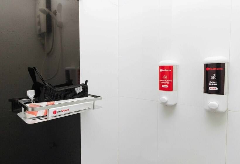 Hotel Reddoorz Near Bambang Station