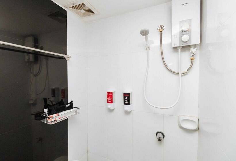 Hotel Reddoorz Near Bambang Station