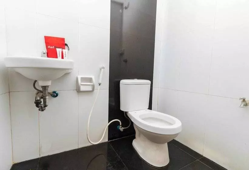 ホテル Reddoorz Near Bambang Station