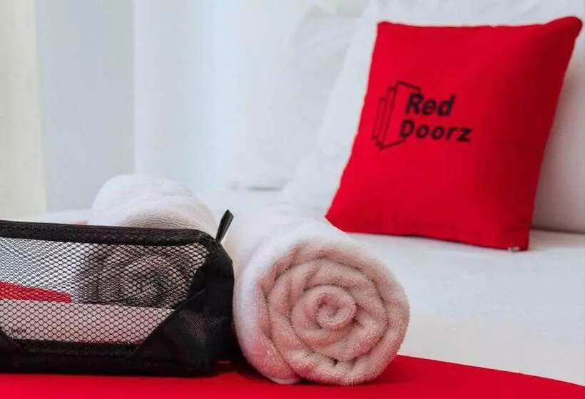 ホテル Reddoorz Near Bambang Station