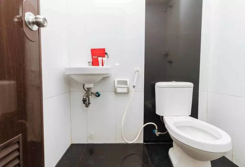 ホテル Reddoorz Near Bambang Station