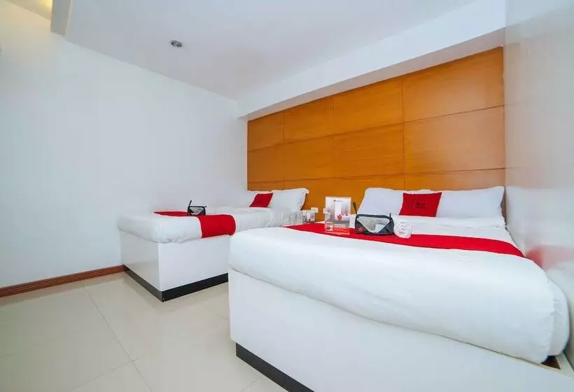 ホテル Reddoorz Near Bambang Station