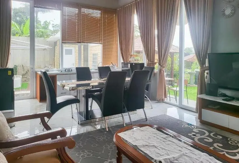 Urbanview Hotel Villa 36 Sukabumi