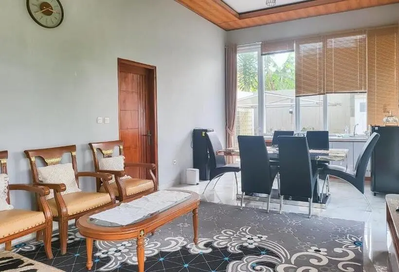 Urbanview Hotel Villa 36 Sukabumi