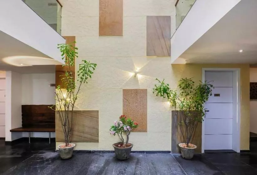 ホテル Rohini Apart