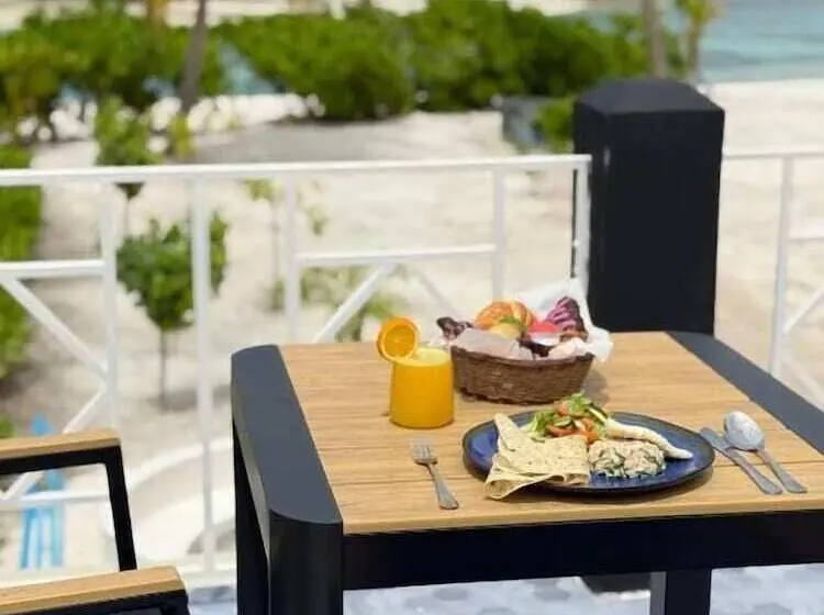 هتل Manta Beach Retreat