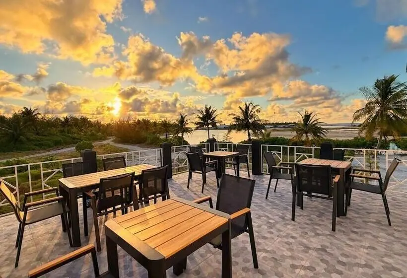 هتل Manta Beach Retreat