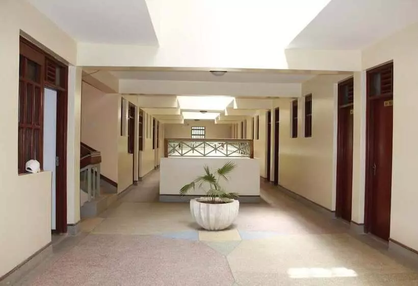 تختخواب و صبحانه Limrock