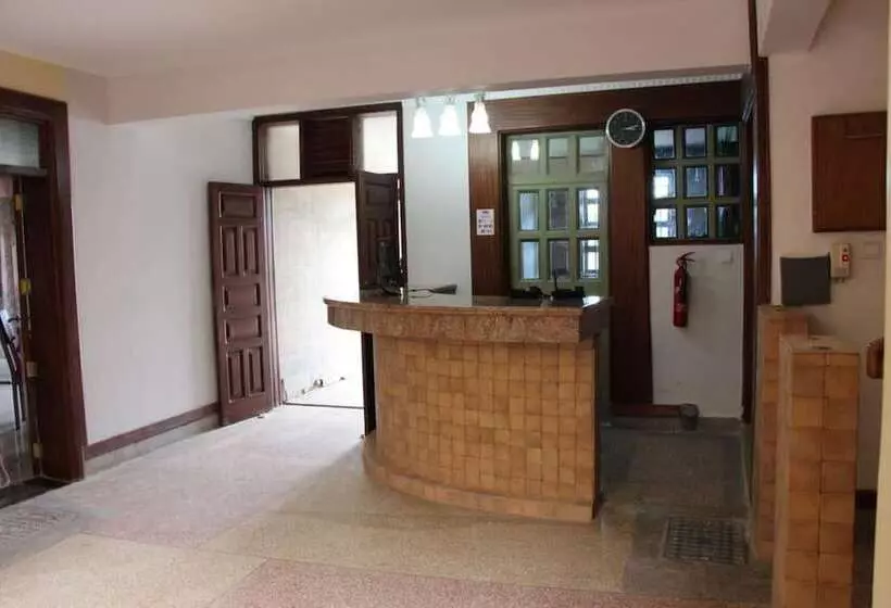 تختخواب و صبحانه Limrock