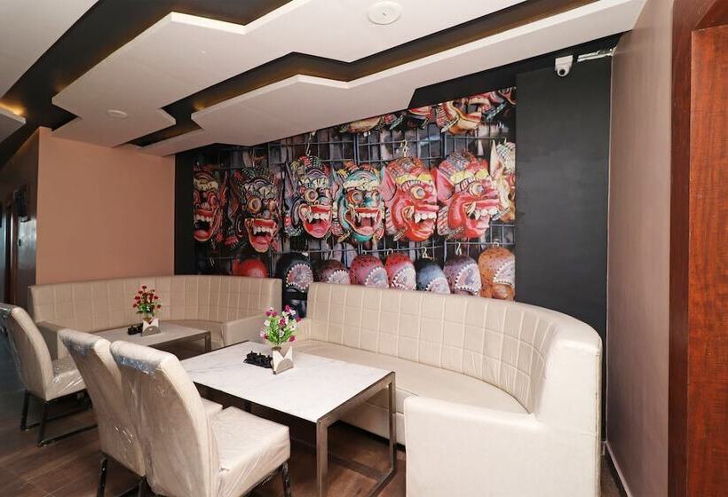 בית מלון כפרי Oyo 28645 Nirmalya Plaza